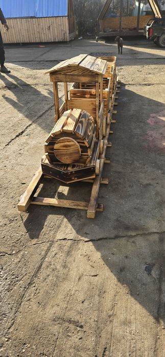 Trenuleț cu vagoane din lemn cu cale ferată inclusa pt  pus flori