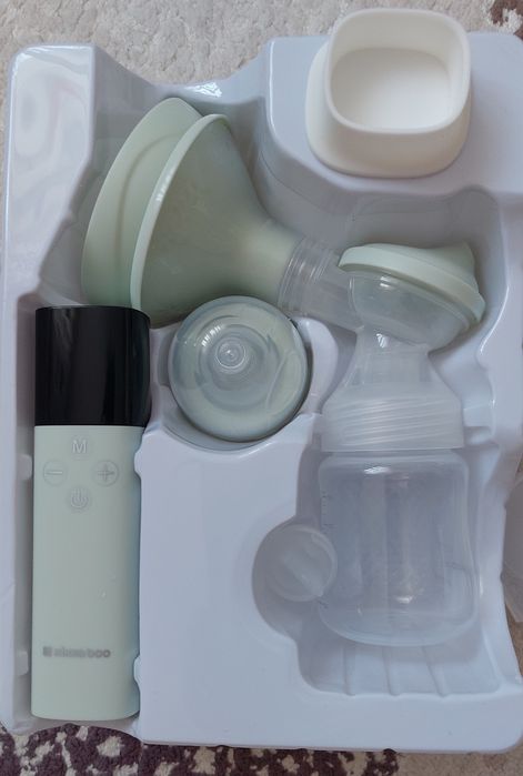 Електрическа помпа за кърма, 2 шишета,протектори и залъгалки на Авент
