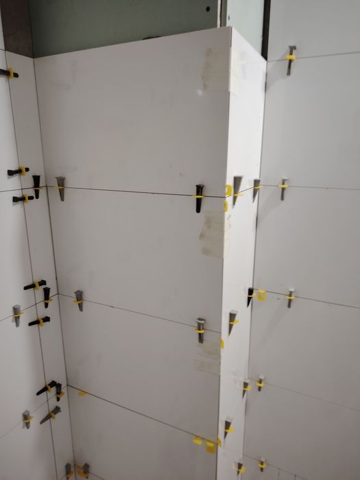 Плиточник, кафельшик.