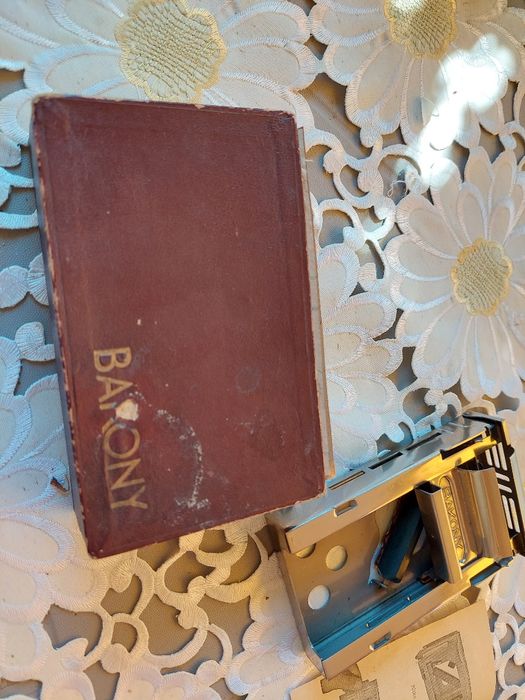 Aparat ascutit lame de barberit