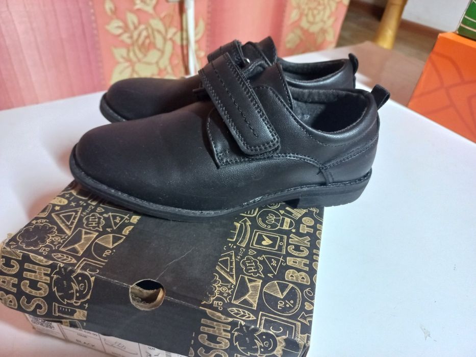 Продам туфли школьные