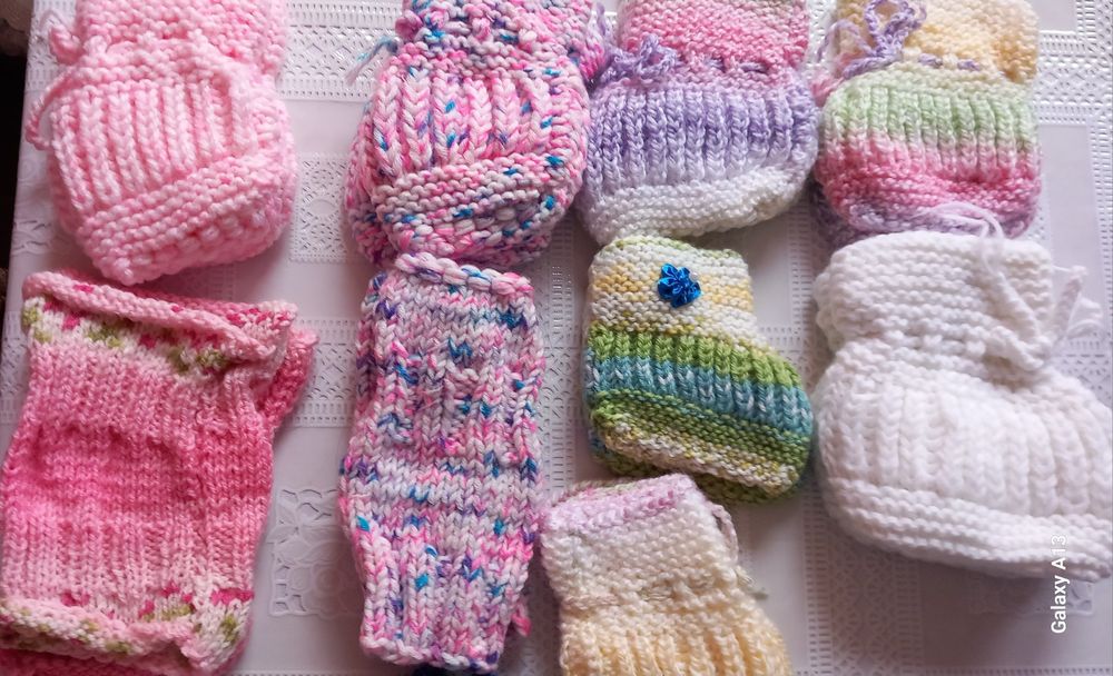 Предлагам бебешки терлички и калцуни