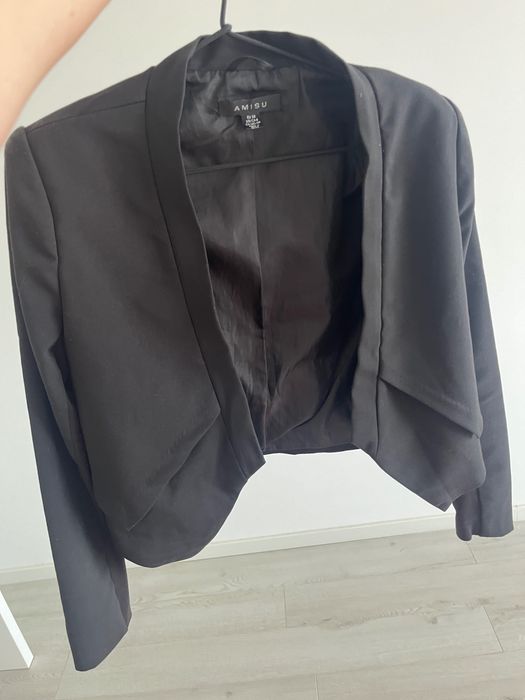 Късо черно сако, размер S