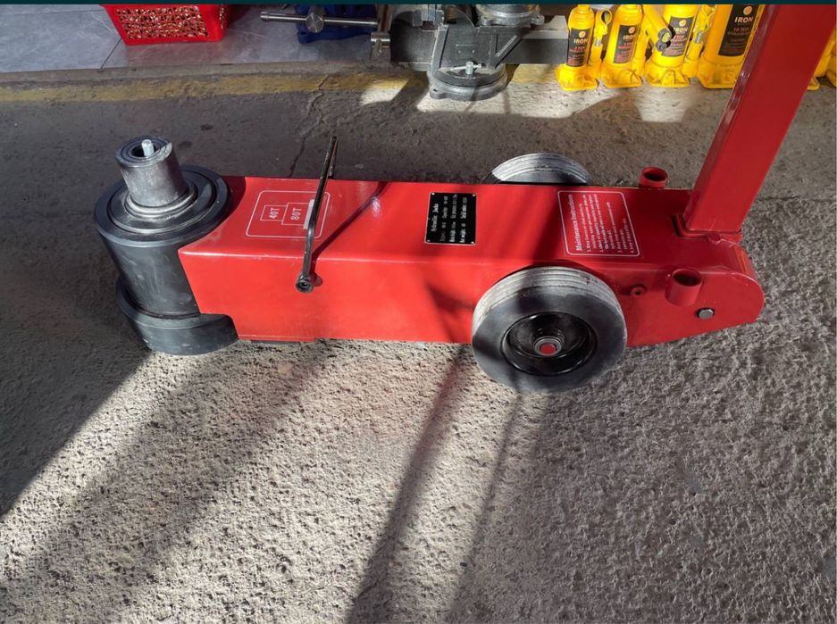 Домкрат пневмагидравлический 80т