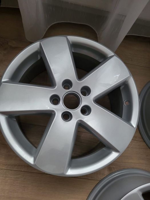 Vand jante aluminiu originale.
