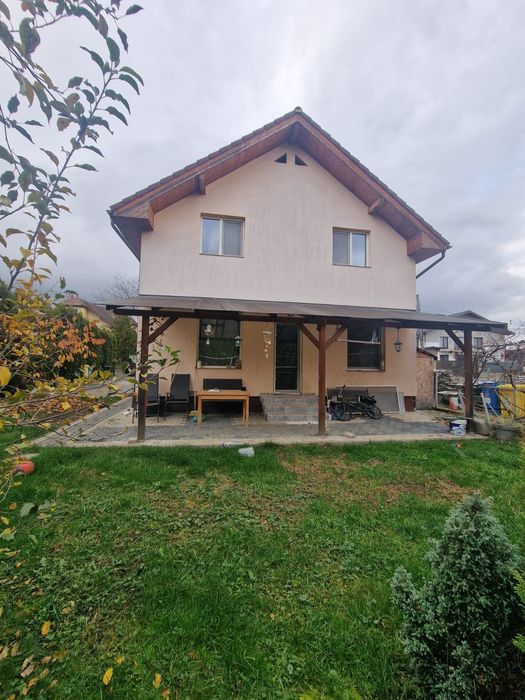 Casa de vanzare cu 5 camere - fara agentii