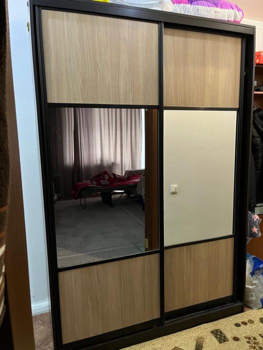 Шкаф Купэ в идеальном состоянии.