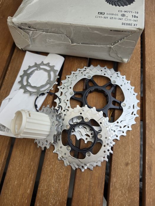 10-скоростна касета Shimano Deore XT CS-M771-10.