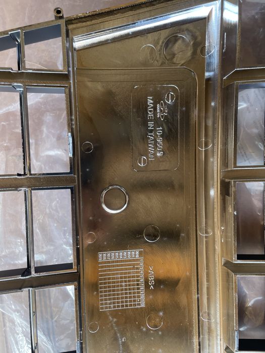 Чисто нова Тунинг решетка за Audi A4 B7 2004- 2008