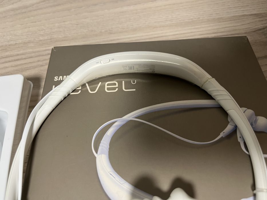 Наушники samsung level