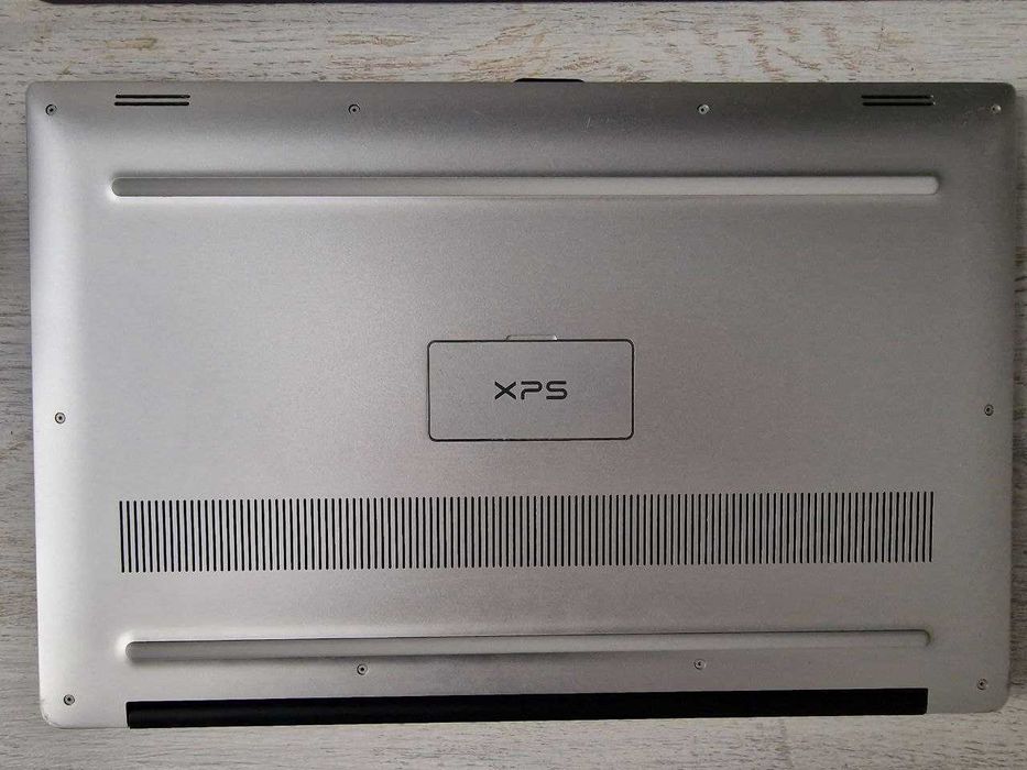 Лаптоп Dell XPS 15