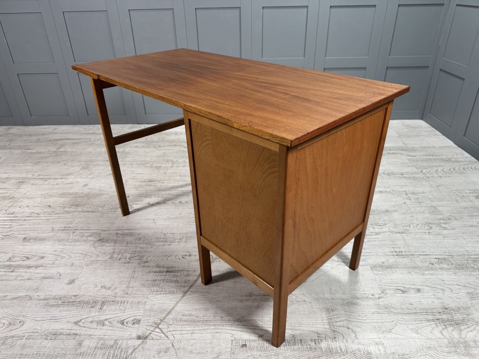 Винтидж, скандинавско бюро К059