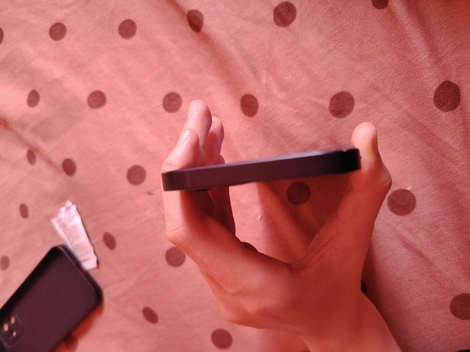Vând iPhone 12 sau schimb baterie %100