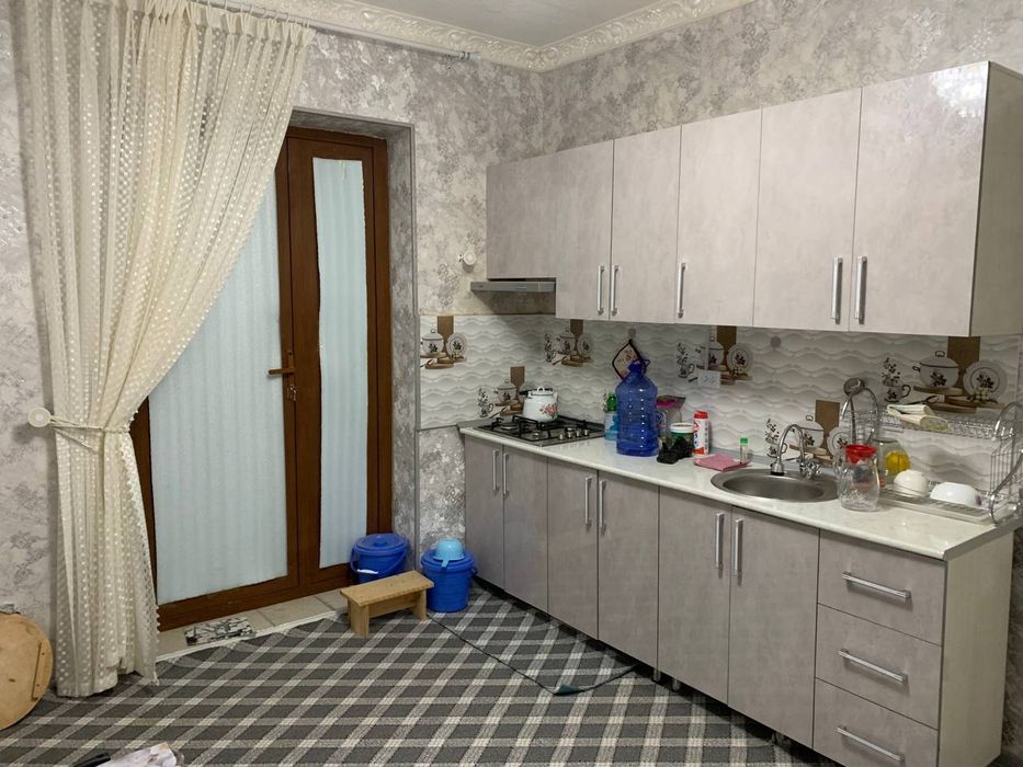 Barcha sharoitlarga ega UY SOTILADI