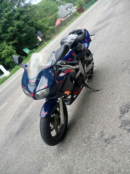 Vând Suzuki SV 650 Anul 2000 Cu toate actele valabile   care sunteți interesat mă puteți contacta
