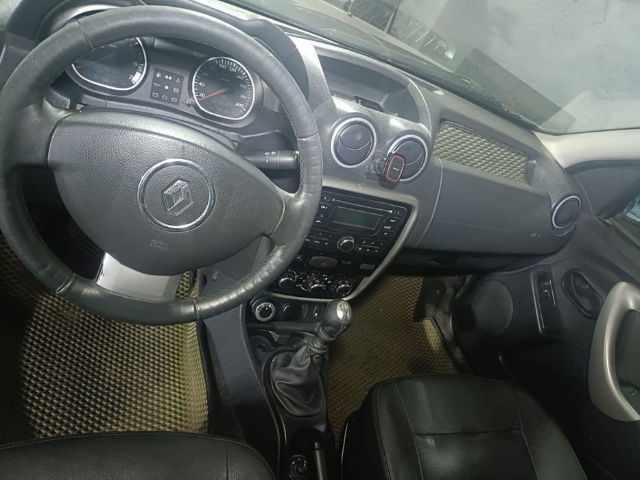 Продам дастер 2 литра полный привод