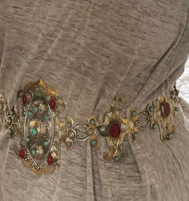 Күміс белдік сердолик тастарымен