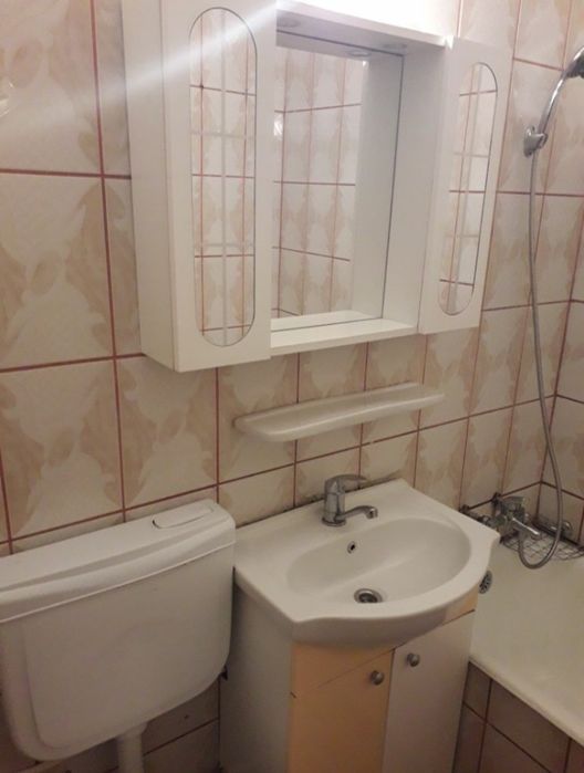 Închiriez garsoniera