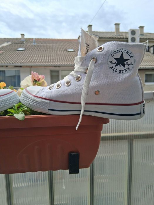 Продавам дамски кецове Converse ALL STAR