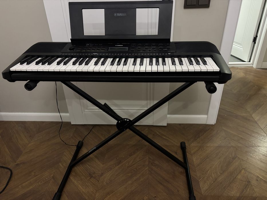 Синтезатор и стойка