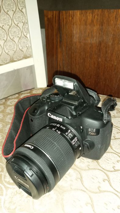 Фотоаппарат Canon EOS 750D в отличном состоянии продам.