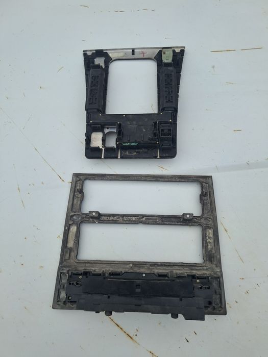 На мерс 210 для салон продаётся