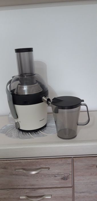 Storcător de fructe si legume Philips.