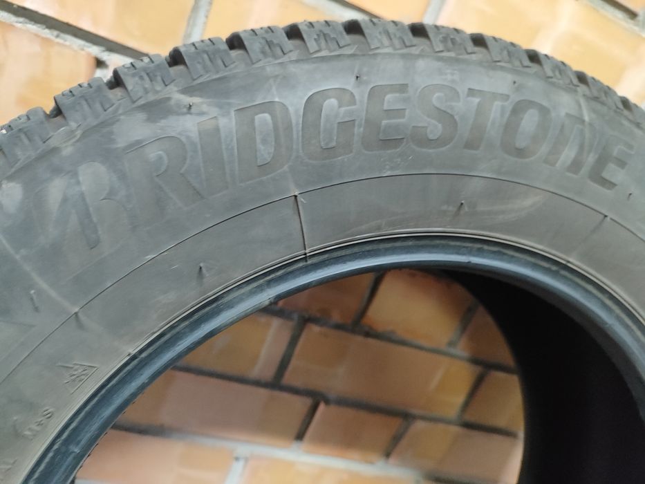Зима, шипы  Bridgestone 225/60/R17