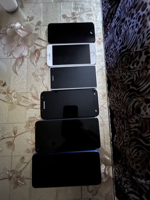 Продавям телефони сички работещив мн добар види без проблеми предпочит