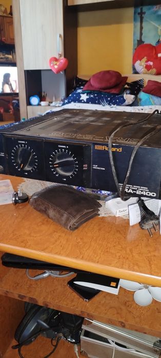 Amplificator de 2400