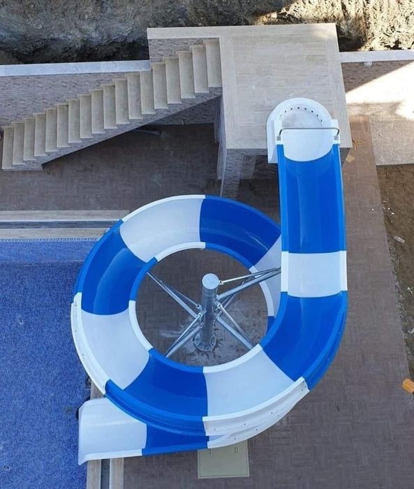 Сув слайдлари хар хил размера ва фигураларда.