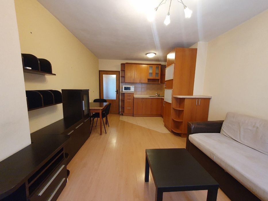 Дава се под наем Двустаен апартамент в Варна, Левски - 65 кв.м за 428.91 € - Снимка #2