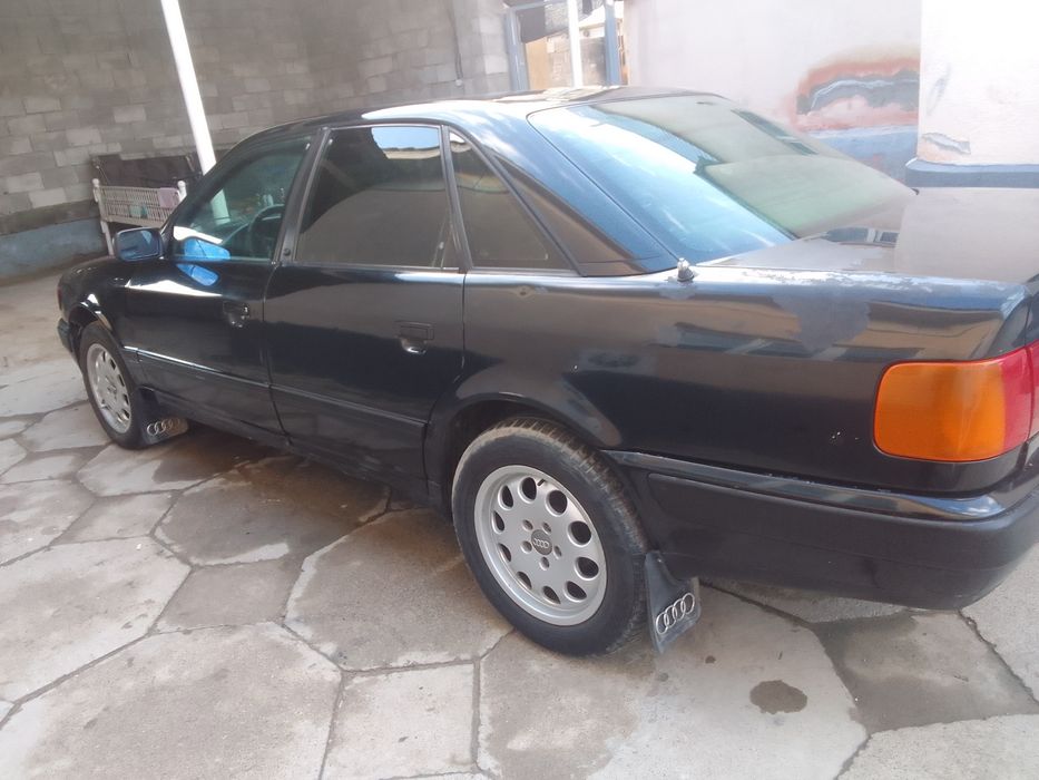 Продам ауди с4..