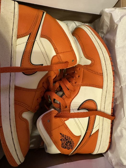 Vand ghete Jordan 1 Mid SE originali 100%, marimea 38,5