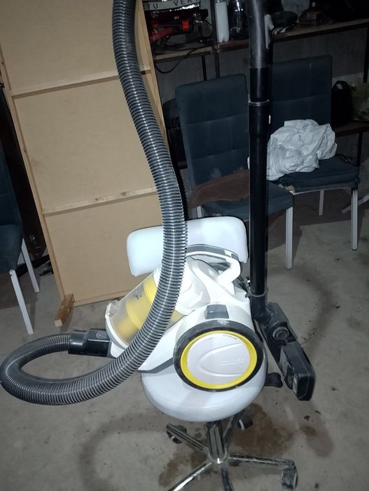 Пылесос карчер...