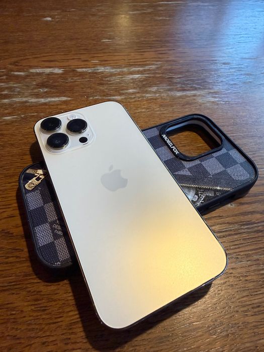 Продавам iPhone 14 Pro Max