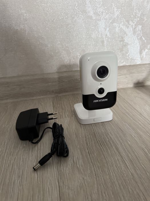 IP камера Hikvision DS-2CD2443G0-IW