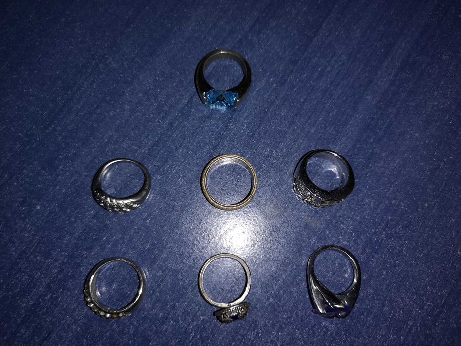 лот пръстени (няма златни или сребърни)