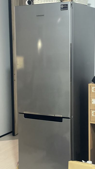 Холодильник Samsung
