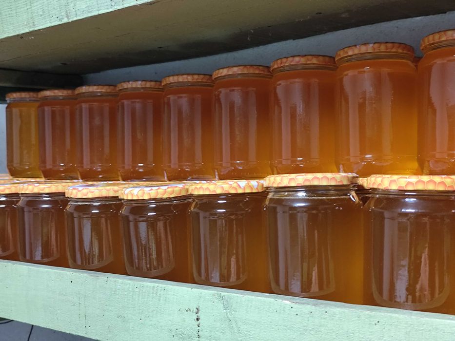 Пчелен билков мед