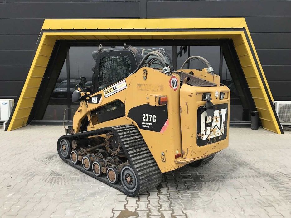 Мини челни товарачи Cat 277C 4200кг.