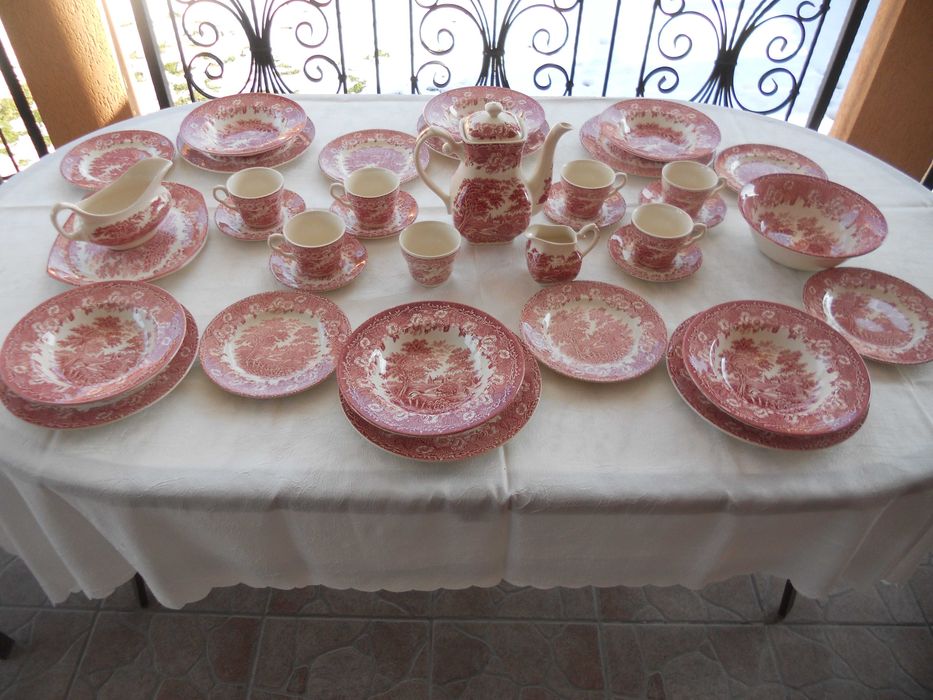 servici portelan ENGLEZESC  farfurii si set ceai plus cafea COMPLET