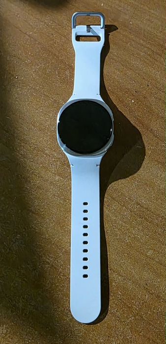 Samsung Galaxy Watch 8 40mm с кутия, зарядно и гаранция