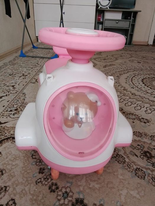 Продам детскую музыкальную машинку