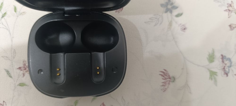 Продаю Кейс от наушник JBL Wave Flex
