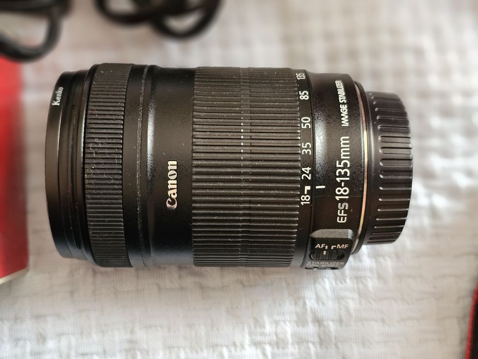 Цифровой фотоаппарат б/у Canon 550D