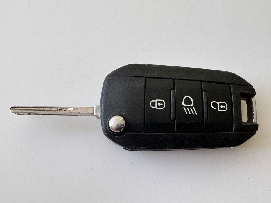 Ключ Peugeot оригинален с 3бутона 208/308/508