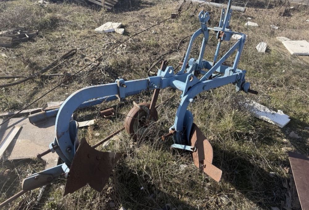 Двукорпусен плуг