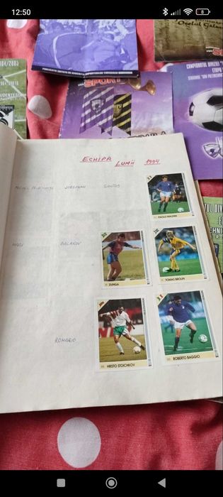 Vând diferite reviste caiete cu campionatele mondiale și europene