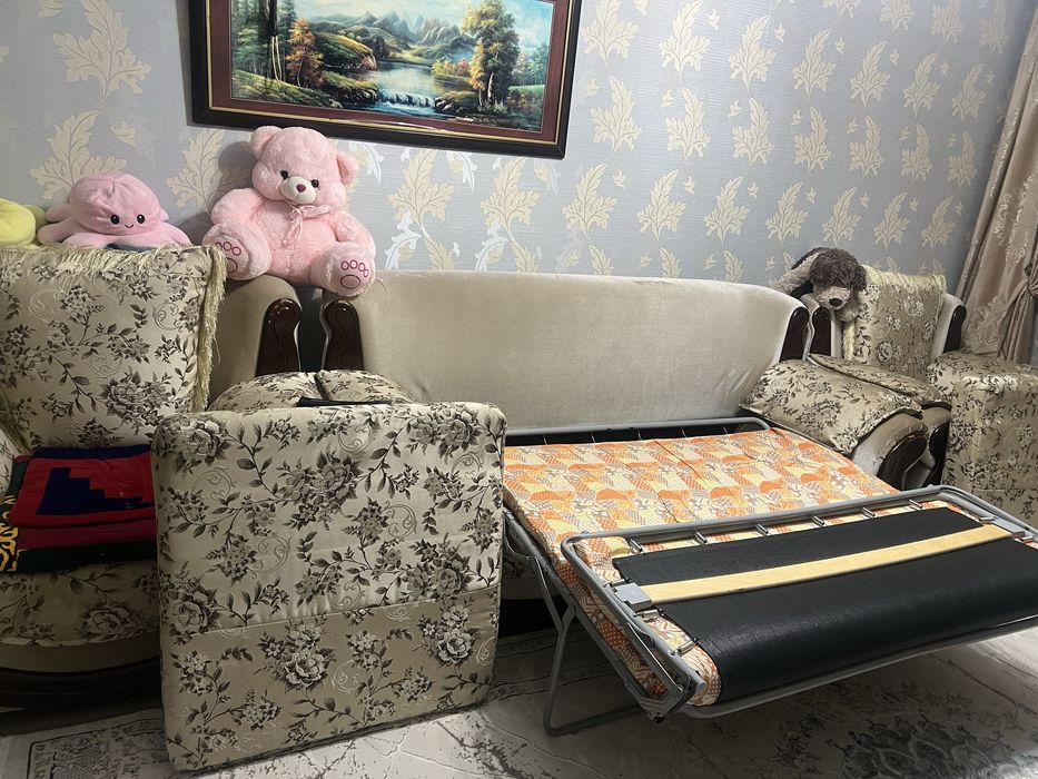 Продаю диван среднего качества